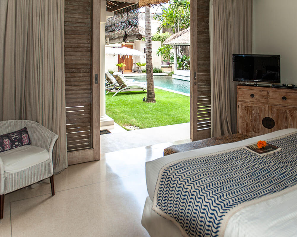 Villa Adasa - Guest bedroom overlooking the pool